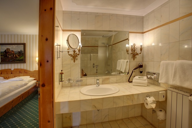 Vierbettzimmer Badezimmer