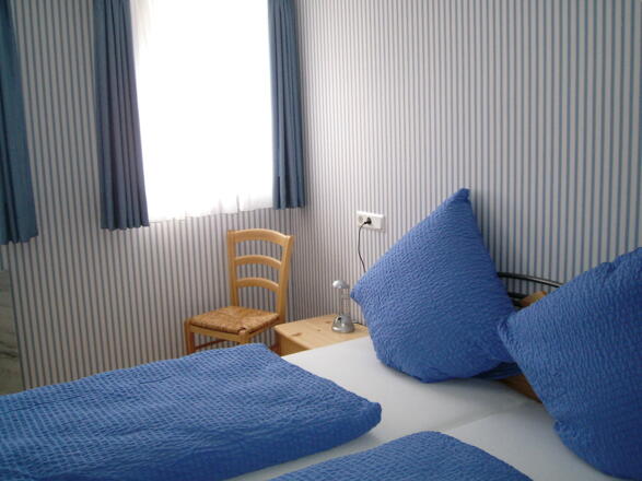 Schlafzimmer 1