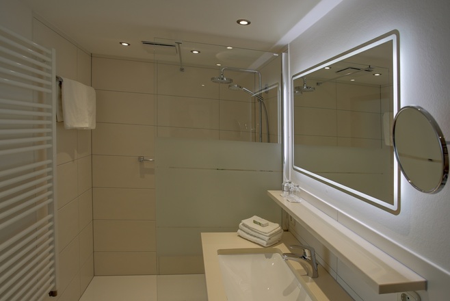 Vierbettzimmer Badezimmer