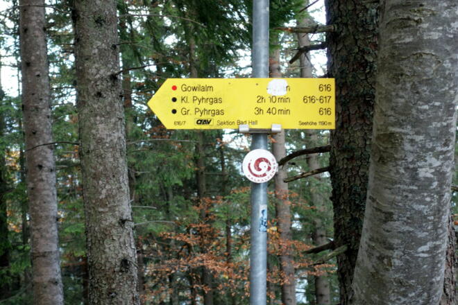 Wegtafel beim Scheitelpunkt ~1190m