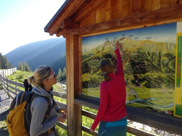 Übersichtstafel bei der Inzinger Alm