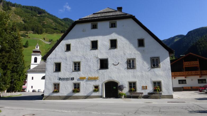 Das alte Handelshaus in Ortsmitte von St. Jakob