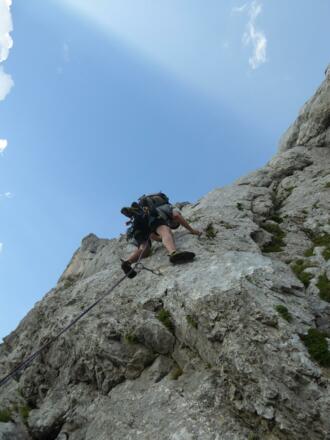 Alternativ kann man am Ende der 4. und in der 5. Seillänge auch weiter links klettern