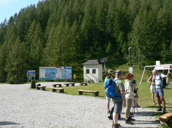 Ausgangspunkt ist die Bergstation der Standseilbahn Wurzeralm