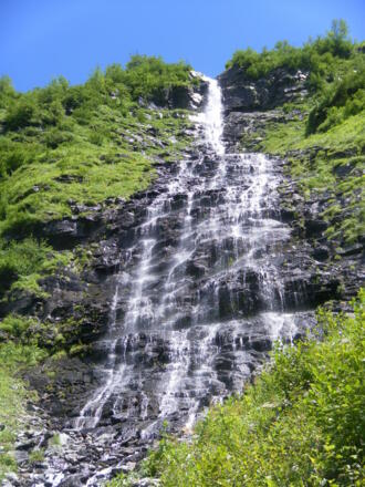 schöne Wasserfälle im Talschluss