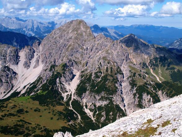Ziel: Erlspitze vom Abstieg Gr.Solstein gesehen, um 2400m