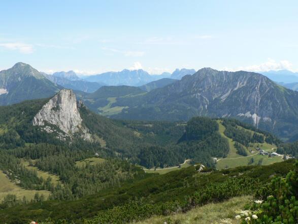 Stubwieswipfel mit Großem Pyhrgas (li.) und Bosruck (re.), dahinter die Gesäuseberge