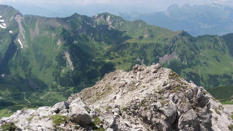 Rappastein und Alpe Gapfahl vom Augstenberg aus gesehen.