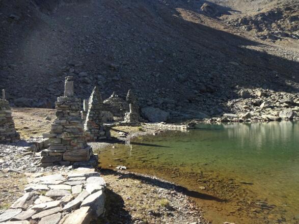 Hundstalsee mit Tempel