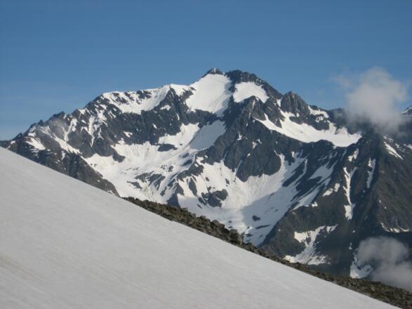 Blick zur Ruderhofspitze, heuer noch sehr viel Schnee.