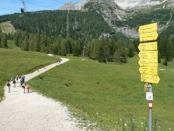 ...durch das Skigebiet...