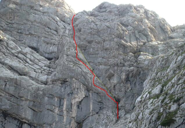 Routenverlauf: rot = Westverschneidung (IV+/V-), gelb = direkte Westverschneidung (VI-)