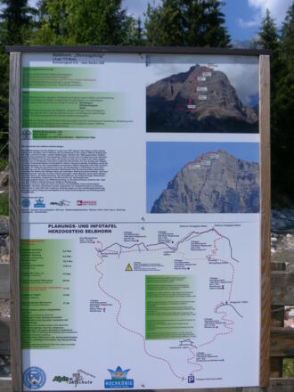 Infotafel am Parkplatz und beim Einstieg