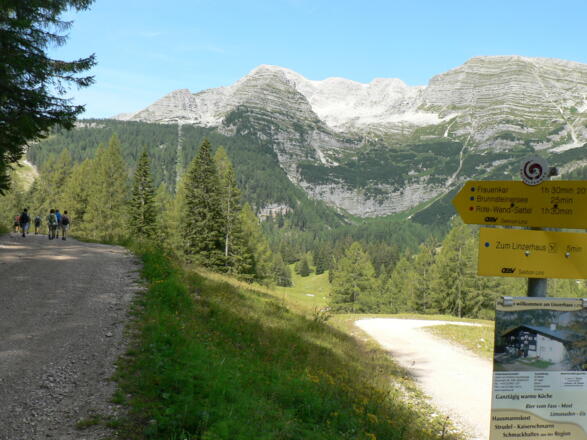 ...immer den Hinweisschildern folgend...