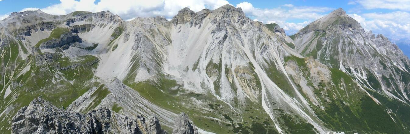 Lämpermahdspitze und Serles von der Peilspitze