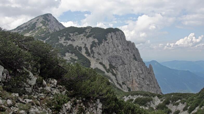 Blick in den Rottalsattel, im Hintergrund der Sengsengebirgshöhenweg auf den Rohrauer Größtenberg