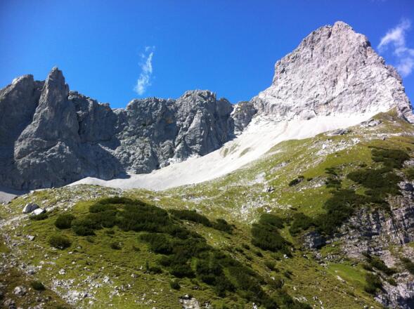 Lamsenspitze (rechts) - Blick vom Östlichen Lamsenjoch (kurz vor der Lamsenjochhütte)