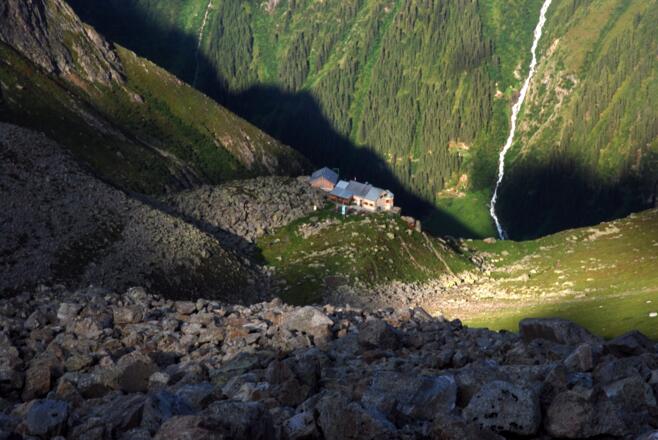 Tiefblick auf die Rüsselsheimer Hütte