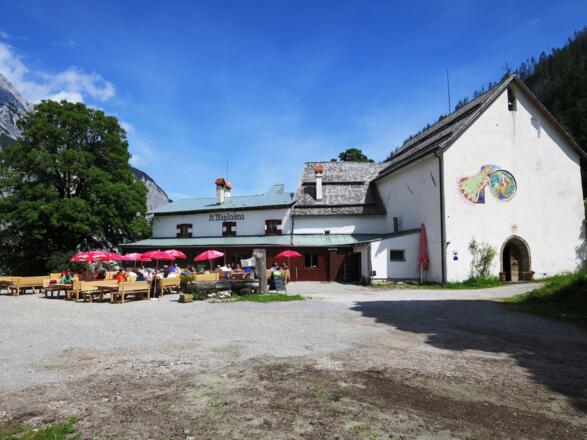 St. Magdalena, Gasthaus und Kapelle.