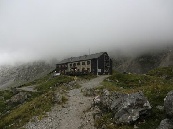 Die Lamsenjochhütte (1953 m)