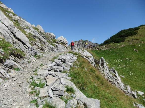 Der Pfad in Richtung Lamsenjochhütte kurz hinter dem Westlichen Lamsenjoch