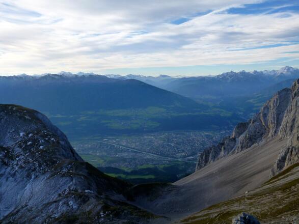 Blick zurück zur Arzler Scharte und auf Innsbruck