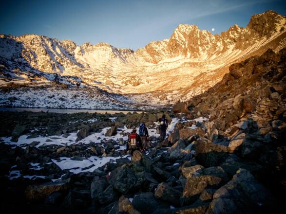 Rinnennieder und Mond