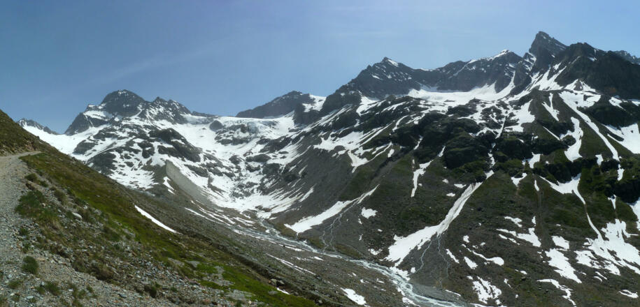 Das Panorama weitet sich, je höher man steigt.