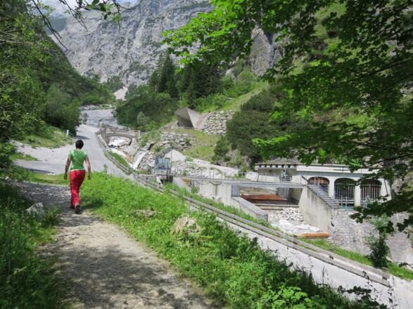 Die große Wasserfassung unterhalb des &quot;Bettelwurfecks&quot;. Beginn des Fluchtsteiges.