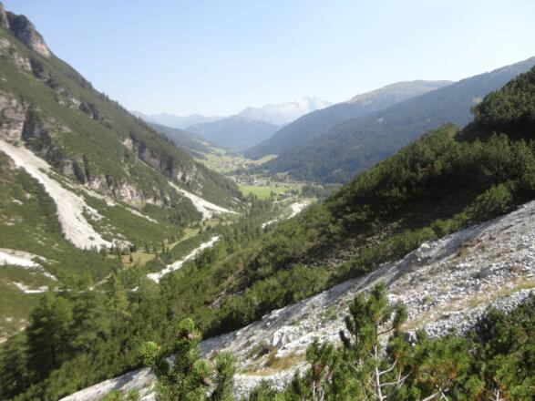 Blick hinaus in das Obernberger Tal