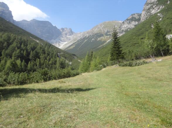 Blick auf den Wegverlauf in Richtung Eisenspitze