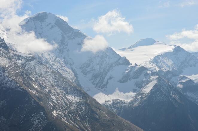 Blick Zurück zum Wiesbachhorn - Das Heinrich-Schwaiger-Haus versteckt sich gerade hinter der Wolke
