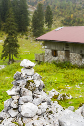 teilweise weisen Steinmänner den Weg zur Hütte