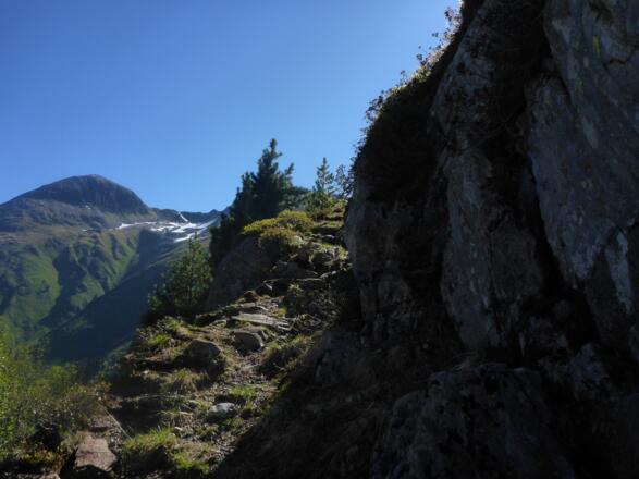an der Rampe vor der ehemaligen Hochweide