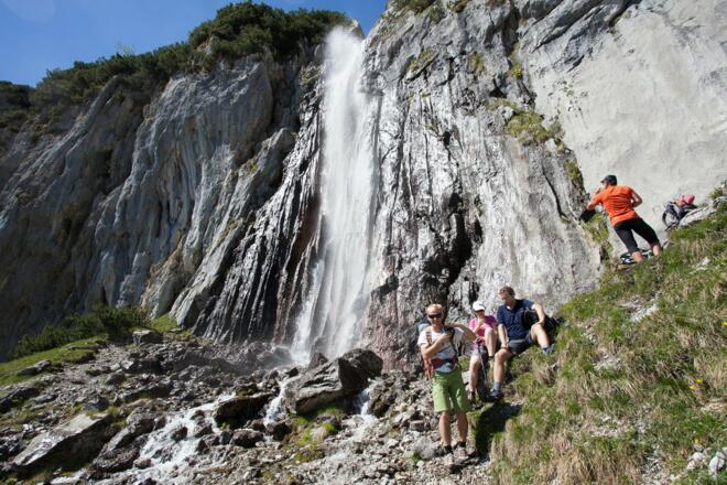 schöner Wasserfall im letzten Teil des Zustieg