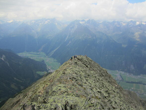 Blockiger Gratrücken zum Hörndle.