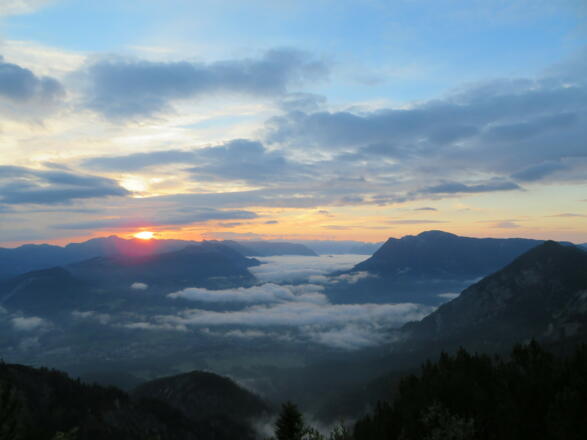 Goiserer Hütte, Morgenstimmung über dem Salkammergut