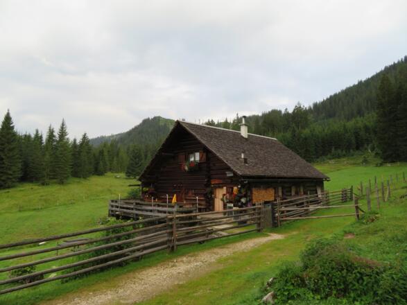 Die Hütte auf der Iglmoosalm, teilweise bewirtschaftet