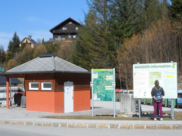 Infostand am Wanderparkplatz