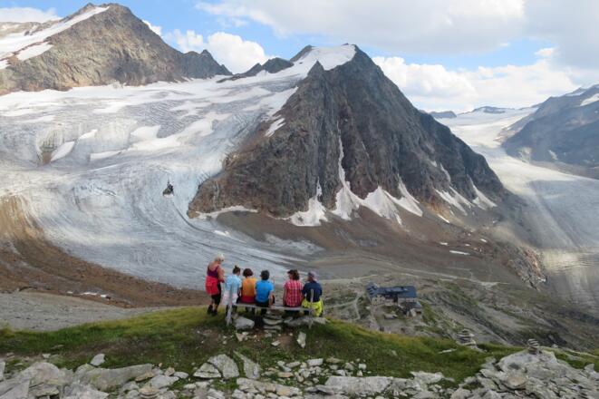 Die nette Aussichtsbank oberhalb der Hütte.