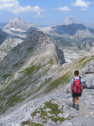 Ahlhorn-Nordrücken hinunter zur nächsten Graterhebung (Achselhorn)