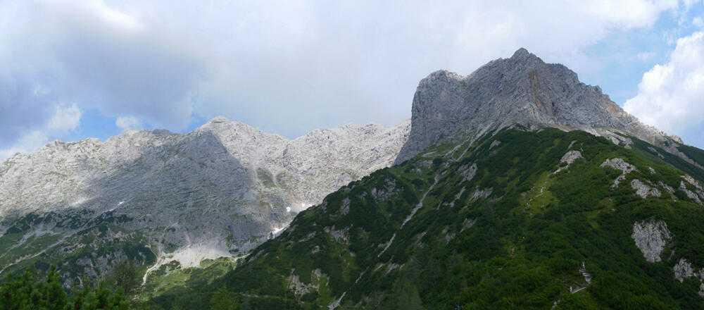 über die rechte Flanke des Persailhorns und entlang des Kammes links zum Ahlhorn. Blick von der Peter Wiechenthaler Hütte