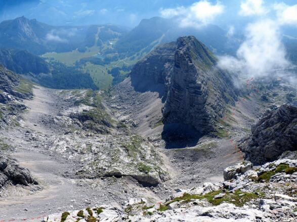 Tiefblick von der Abbruchkante vor dem Warscheneck