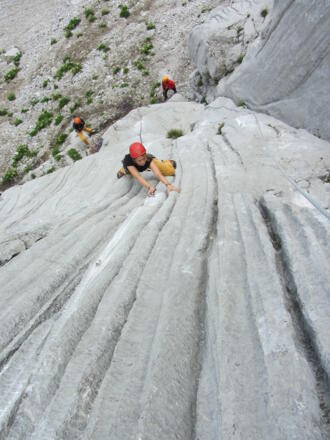 Route 12, Ab durch die Rille