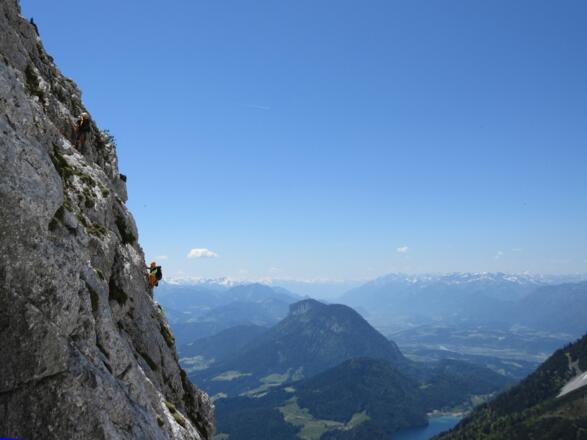 Seilschaft in der daneben liegenden Plaisirtour König der Löwen