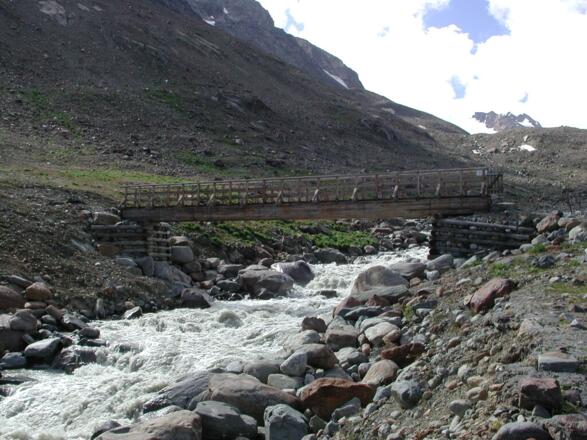 Brücke über den Vernagtbach unterhaln der Vernagthütte