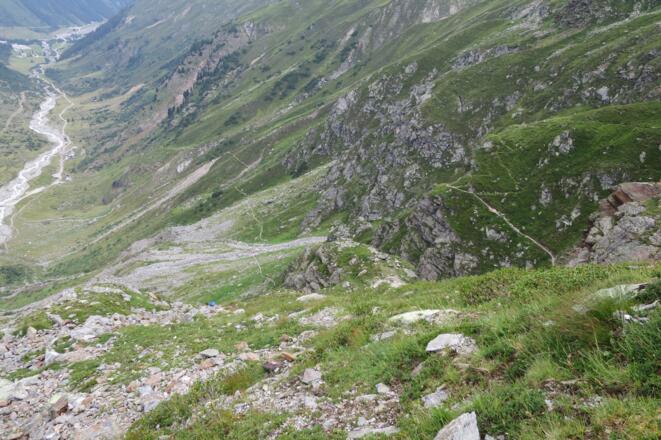 Blick zurück zur Materialseilbahn, rechts der Jägersteig gut zu erkennen.
