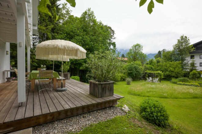 Hausrückseite mit Blick in den Garten