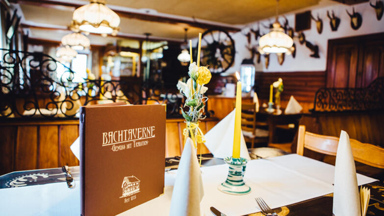 handbemalter-tisch-tour