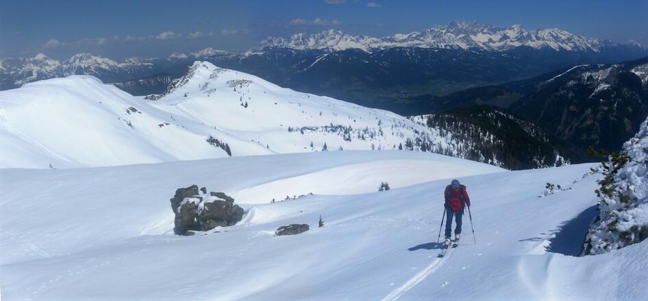 Gosaukamm und Dachstein rechts vom Grießenkareck